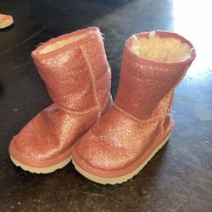 Pink sparkle Ugg’s for little girls.